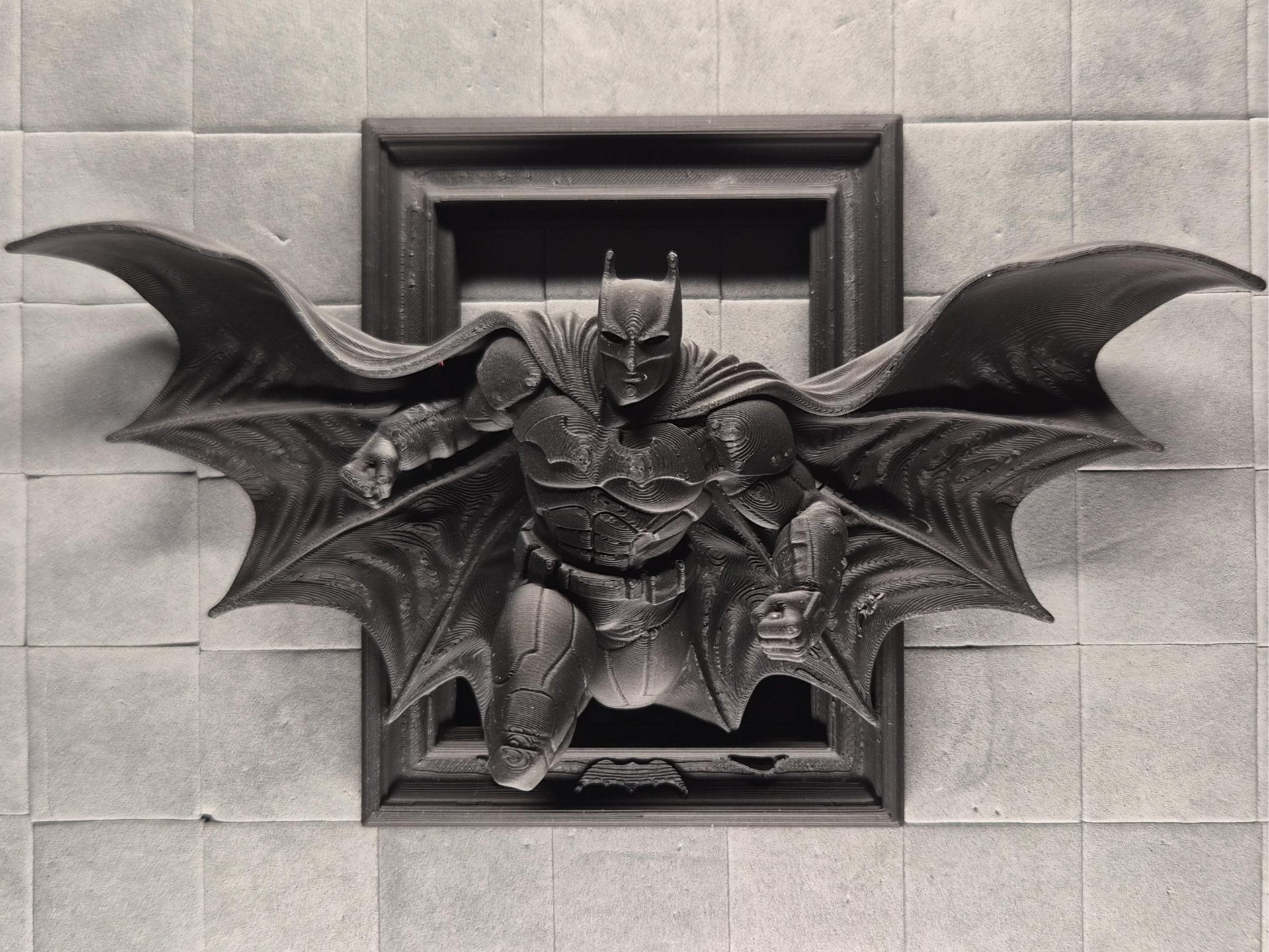 out-HXCULIiL Le Chevalier Noir Hors Cadre - Batman – Image 1