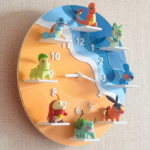 Horloge murale pour figurines