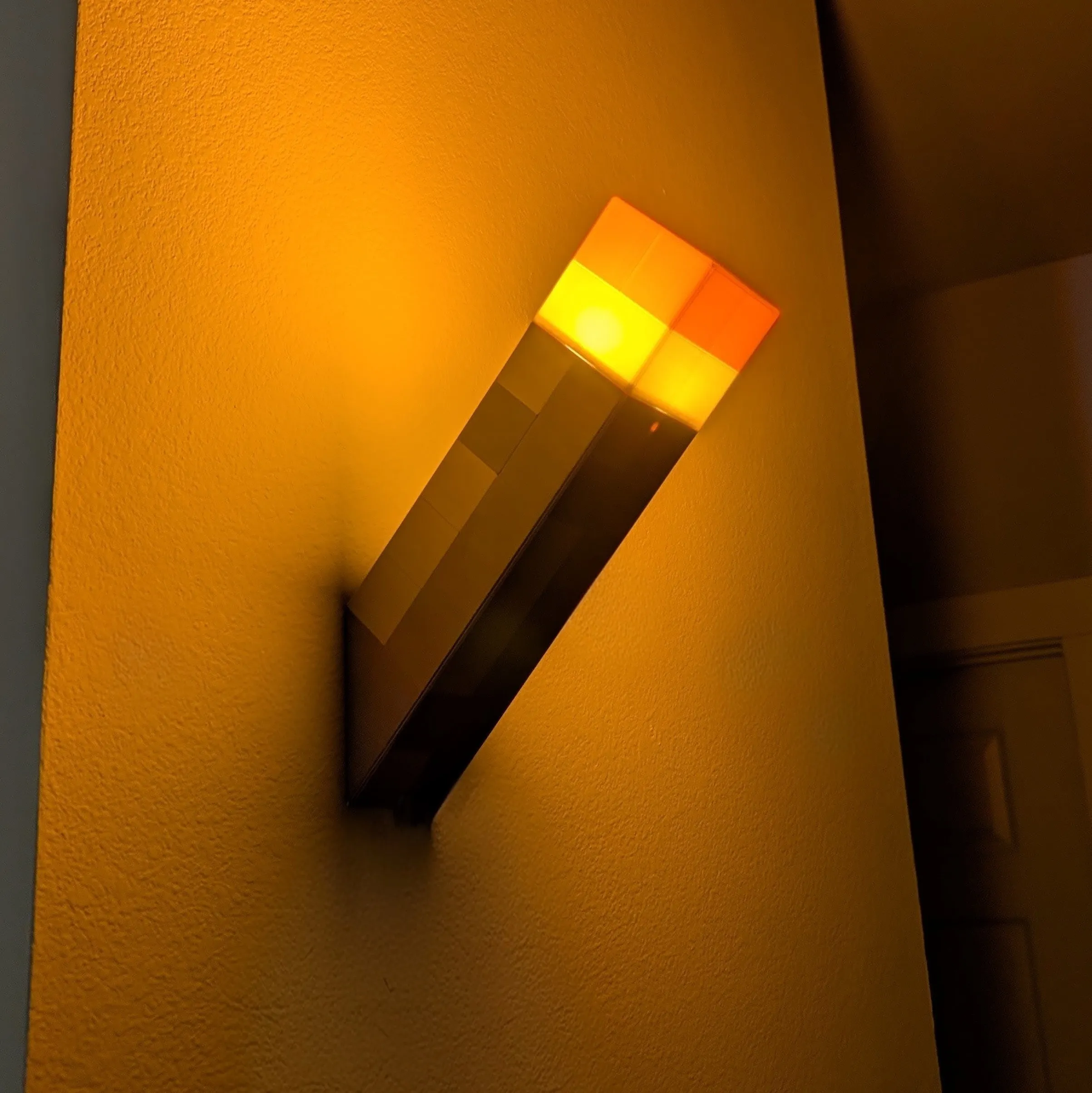 955a7bfeaa2a31ce Lampe Torche Minecraft – Murale/Sur Pied – Image 1