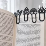 Lot de quatre marque-pages gothiques
